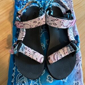 Arizona Love Black and Pink Patterned Bandana Sandals